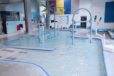 picture of a small indoor leisure pool with splash features. 